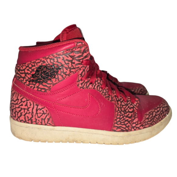 Athletic_Shoes